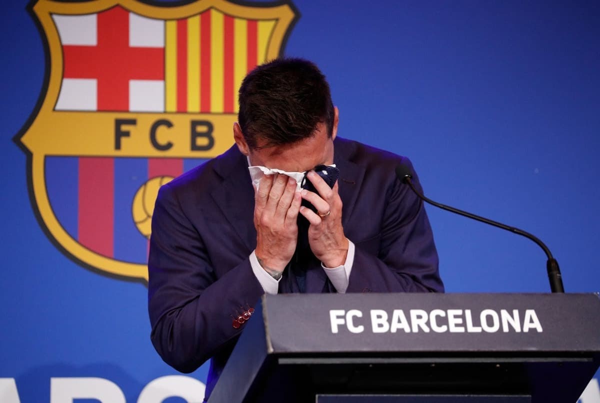 Messi rơi lệ ngày chia tay Barcelona Không Còn Messi, Đội Hình Của Barcelona Tại La Liga Sẽ Ra Sao?