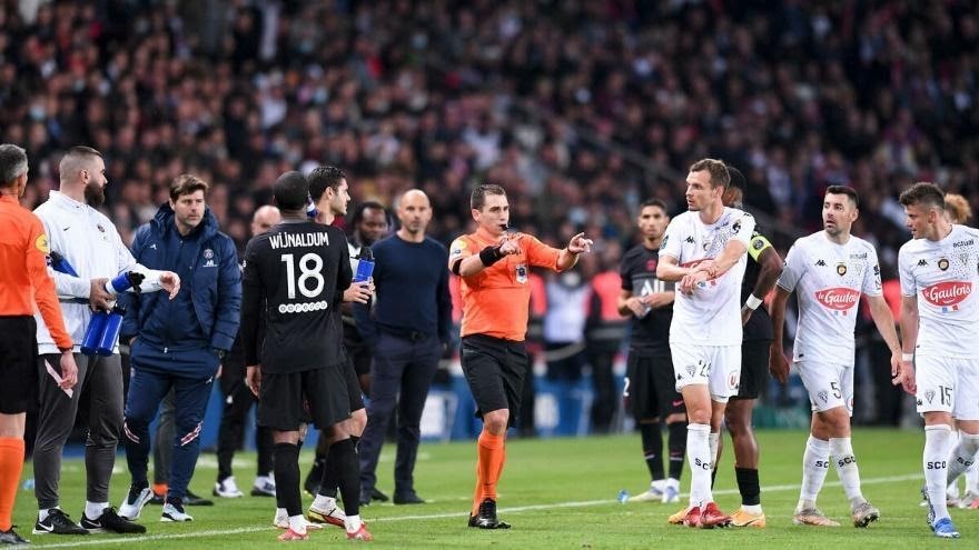 VAR gây tranh cãi với bàn thắng PSG, Neymar đòi giải nghệ