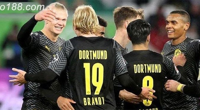 Dortmund ngược dòng mãn nhãn, Haaland lập lại kỳ tích