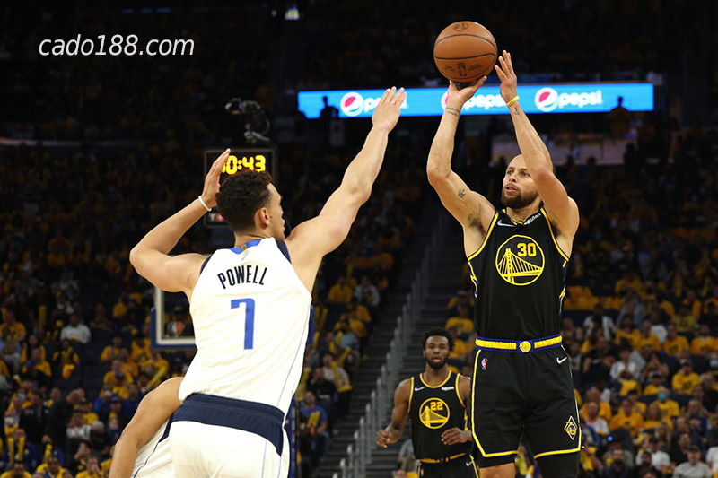 Soi kèo bóng rổ Dallas Mavericks vs GS Warriors 30/11