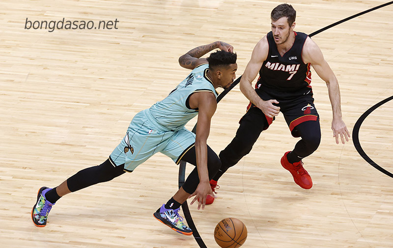 Charlotte Hornets vẫn đang cố gắng hết sức để tìm một trận thắng trong vòng đấu tiếp theo Soi kèo bóng rổ Miami Heat vs Charlotte Hornets 11/11