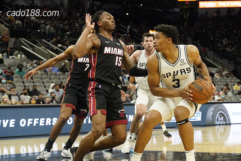 Soi kèo bóng rổ Miami Heat vs San Antonio Spurs 11/12