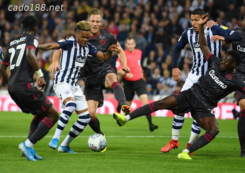 Soi kèo xiên ngày 02/01 West Brom vs Reading, Championship