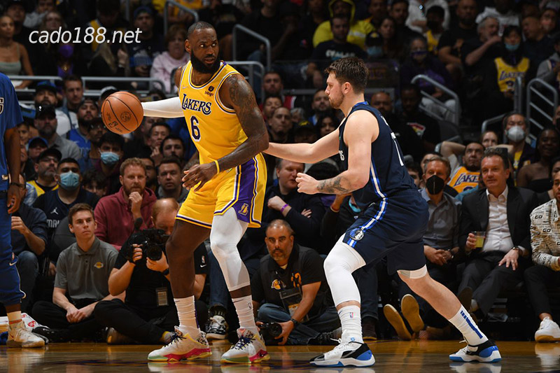 Soi kèo LA Lakers vs Dallas Mavericks