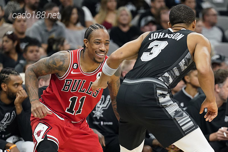 Tiếp đón Spurs sẽ mở ra nhiều cơ hội để đoàn quân HLV Billy Donovan có thể củng cố thứ hạng của mình Soi kèo bóng rổ Chicago Bulls vs San Antonio Spurs