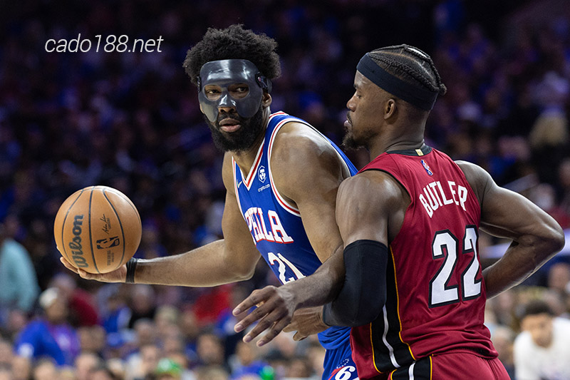 Miami Heat đã tạo nên bất ngờ to lớn khi có được chiến thắng đầy thuyết phục trước Sixers Soi kèo bóng rổ NBA Miami Heat vs Philadelphia 76ers 2/3