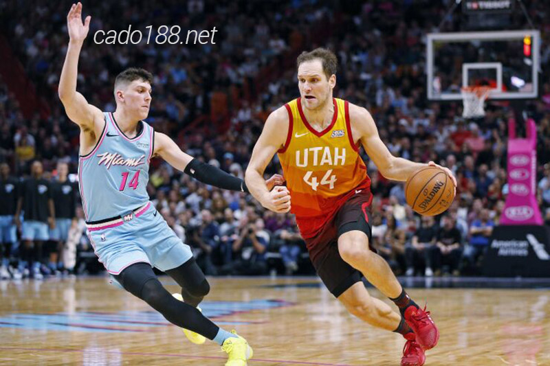 Đốn hạ Miami Heat không phải một nhiệm vụ dễ dàng trong bối cảnh mà Utah Jazz phải chơi xa nhà Soi kèo bóng rổ NBA Miami Heat vs Utah Jazz 06-30 ngày 14:3