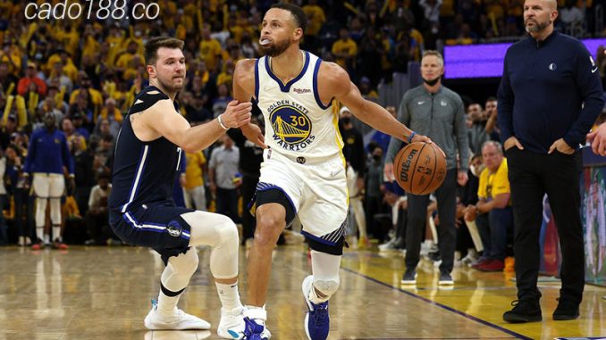 Soi kèo bóng rổ NBA GS Warriors vs Dallas Mavericks 23:3