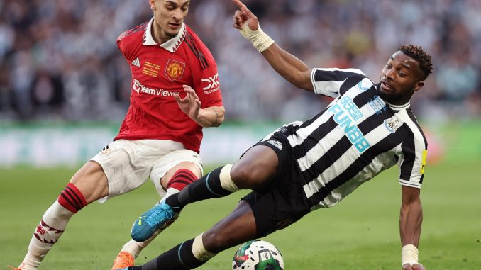 Soi kèo xiên hôm nay ngày 02/04 Newcastle vs Man United, NHA