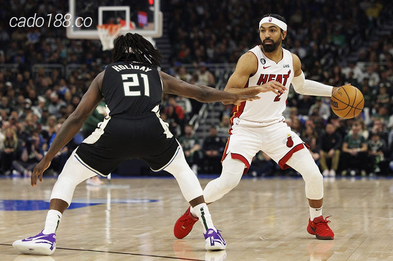 Soi kèo bóng rổ NBA Miami Heat vs Milwaukee Bucks ngày 25:4