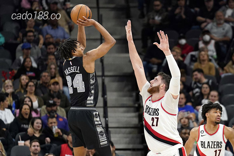 Soi kèo bóng rổ NBA San Antonio Spurs vs PT Blazers 07:4