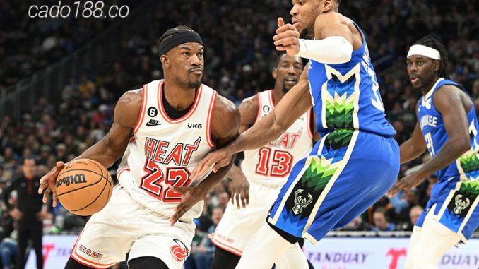 Soi kèo bóng rổ NBA Milwaukee Bucks vs Miami Heat ngày 20/4