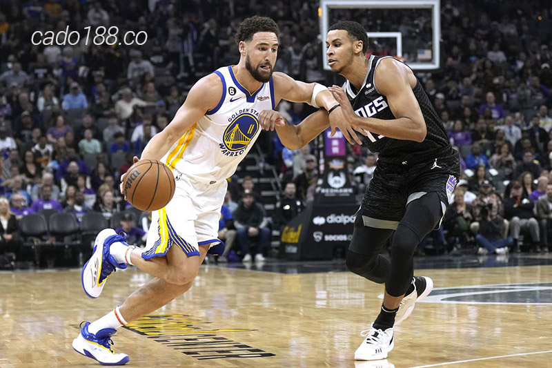 Khả năng phòng ngự vòng ngoài của Sacramento Kings còn khá hạn chế khi đối đầu trước các đối thủ mạnh Soi kèo bóng rổ Sacramento Kings vs GS Warriors 16_4