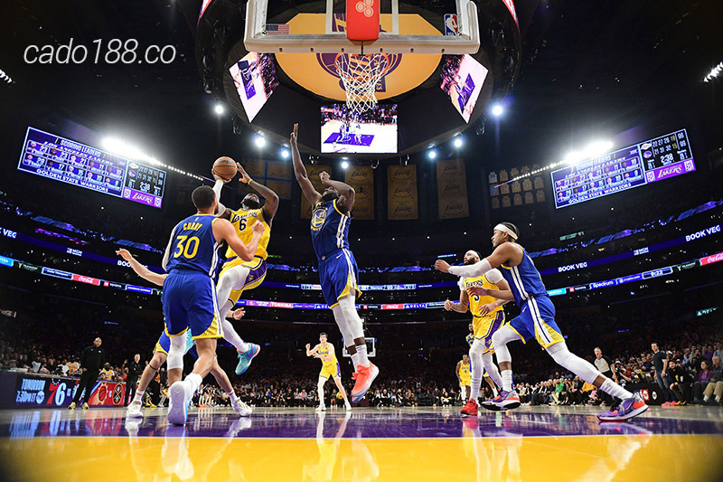 Golden State Warriors vượt qua khe cửa hẹp và rút ngắn tỉ số thành 3 – 2 Soi kèo bóng rổ NBA LA Lakers vs Golden State Warriors 13_5