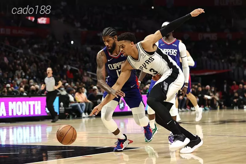 Đã hai trận đấu trôi qua và Russell Westbrook vẫn chưa để lại dấu ấn nào trong mùa giải mới. Soi kèo bóng rổ NBA LA Clippers vs San Antonio Spurs 30_10