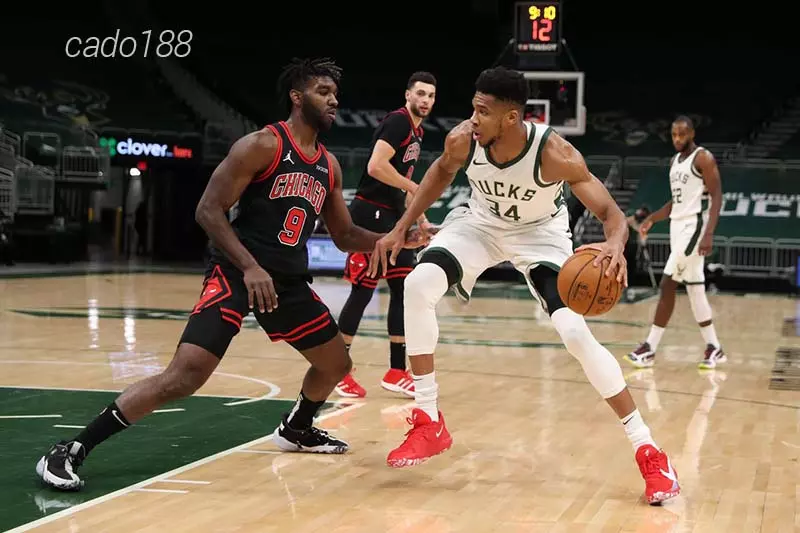 Miền Đông đã trở nên căng thẳng hơn sau khi Milwaukee Bucks kích hoạt thành công bản hợp đồng bom tấn Soi kèo bóng rổ NBA Milwaukee Bucks vs Chicago Bulls 9_10