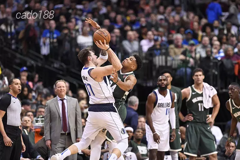 Soi kèo bóng rổ Milwaukee Bucks vs Dallas Mavericks 19-11
