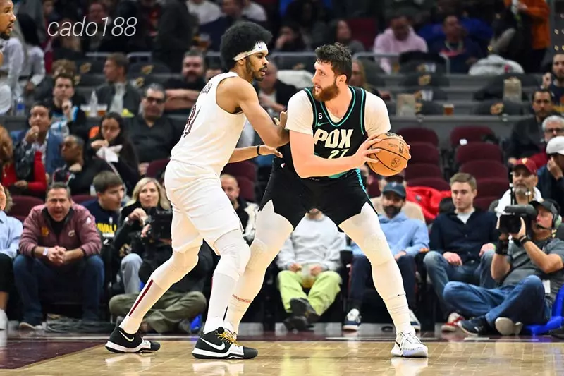 Thành tích của đoàn quân HLV Chauncey Billups năm nay đang phụ thuộc rất nhiều vào phong độ của Deandre Ayton Soi kèo bóng rổ NBA Cleveland Cavaliers vs PT Blazers 1_12