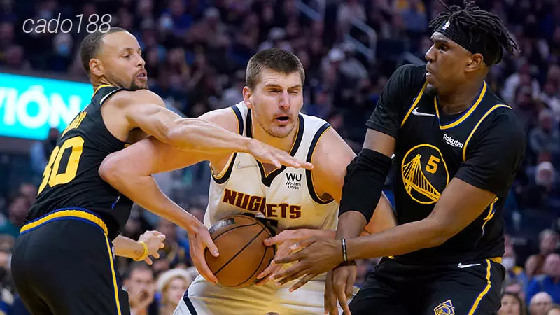 Nikola Jokic tiếp tục có một ngày thi đấu ấn tượng và áp đảo toàn bộ đội hình của đội khách Soi kèo bóng rổ NBA Denver Nuggets vs GS Warriors ngày 9_11
