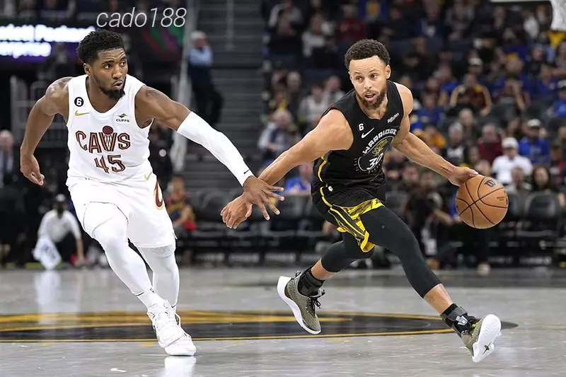 HLV J.B Bickerstaff đã thay đổi lối chơi của The Cavs và thiên về tấn công nhiều hơn các trận vừa qua Soi kèo bóng rổ NBA GS Warriors vs Cleveland Cavaliers 12_11