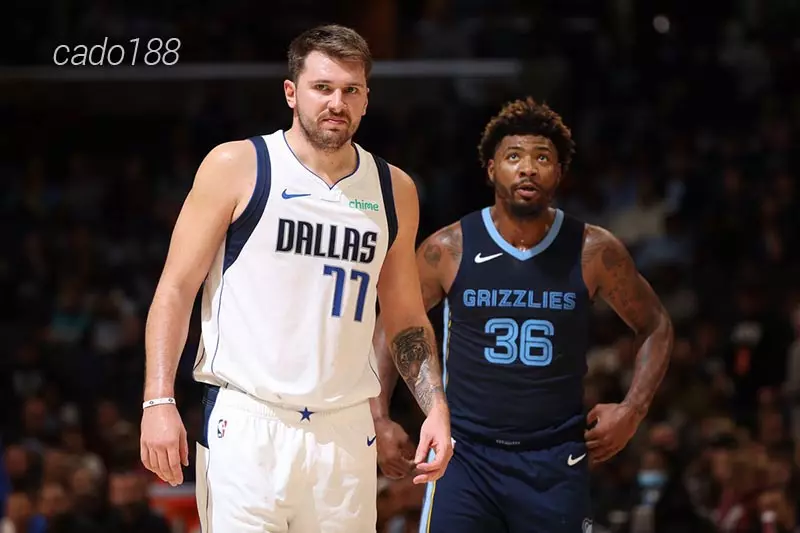 Khả năng phối hợp giữa Luka Doncic và Kyrie Irving đã trở nên ăn ý hơn rất nhiều so với giai đoạn đầu mùa giải Soi kèo bóng rổ Dallas Mavericks vs Memphis Grizzlies 10_1