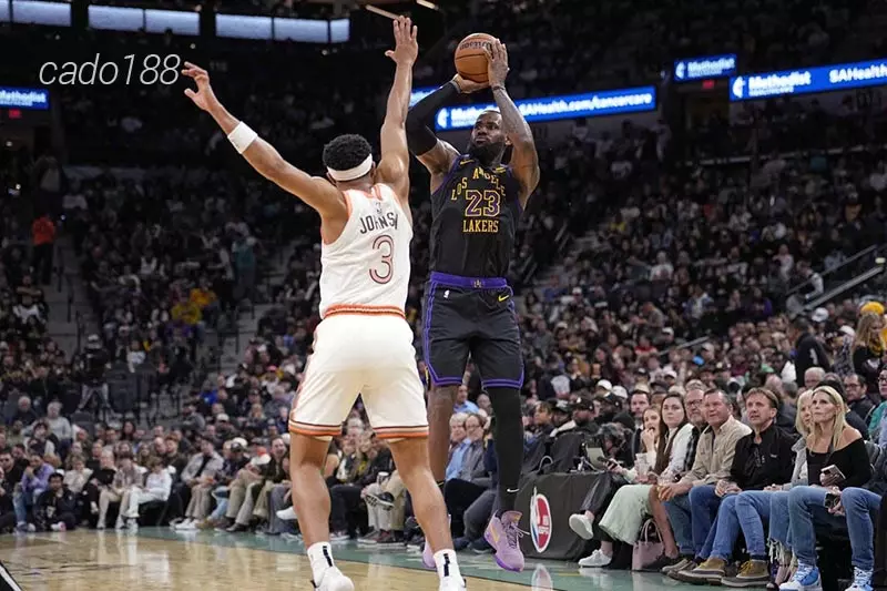 LA Lakers với đội hình không có LeBron James và Anthony Davis cũng vừa hạ gục đội dẫn đầu BXH miền Đông Boston Celtics Soi kèo bóng rổ NBA New York Knicks vs LA Lakers ngày 4_2