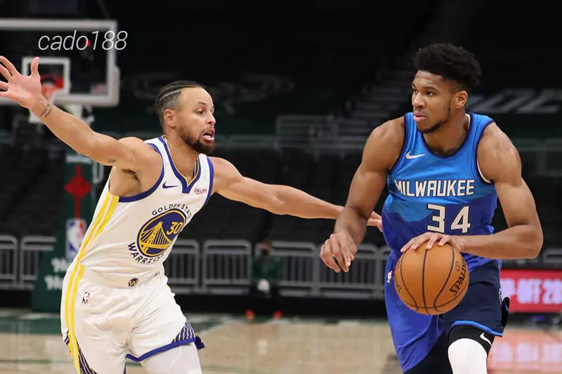 Giannis Antetokounmpo vắng mặt, Damian Lillard một tay gồng gánh Milwaukee Bucks đến chiến thắng bùng nổ trước LA Clippers Soi kèo bóng rổ Golden State Warriors vs Milwaukee Bucks 7_3