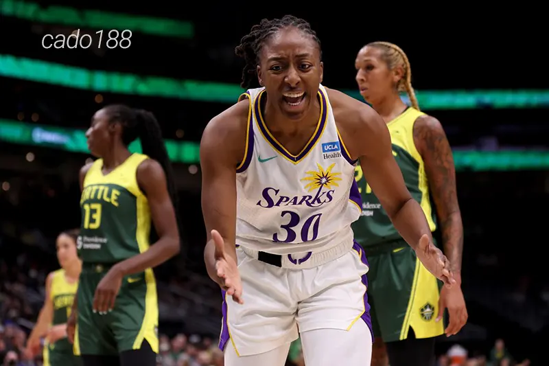 Hậu vệ ngôi sao Skylar Diggins-Smith tiếp tục là điểm sáng trên hàng công Seattle Storm Soi kèo bóng rổ Seattle Storm vs Los Angeles Sparks 16_9