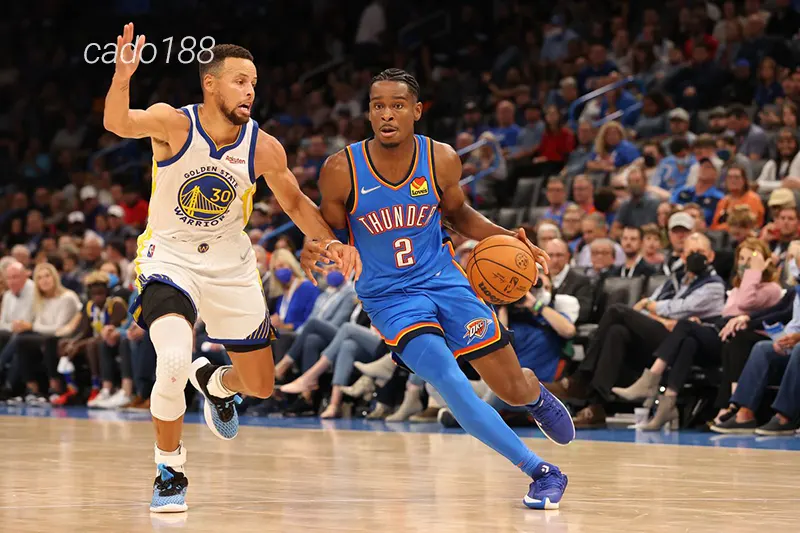 GS Warriors có phong độ thiếu thuyết phục với 2 trận thua liên tiếp trước các đối thủ bị đánh giá thấp Soi kèo bóng rổ Golden State Warriors vs OKC Thunder 28_11