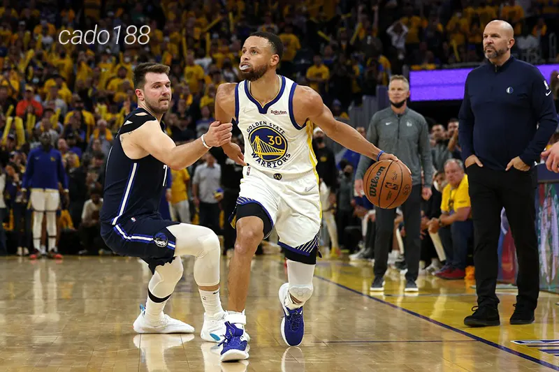 Golden State Warriors đang có một khởi đầu ấn tượng trong mùa giải mới sau khi thay máu đội hình Soi kèo bóng rổ NBA GS Warriors vs Dallas Mavericks 13_11