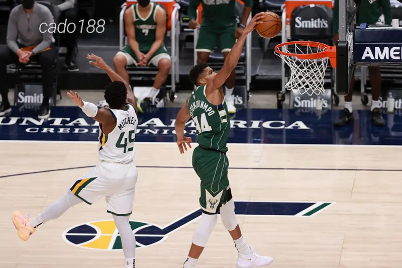 Damian Lillard tỏa sáng trong cả hai trận đấu mà Giannis Antetokounmpo vắng mặt Soi kèo bóng rổ NBA Milwaukee Bucks vs Utah Jazz ngày 8_11
