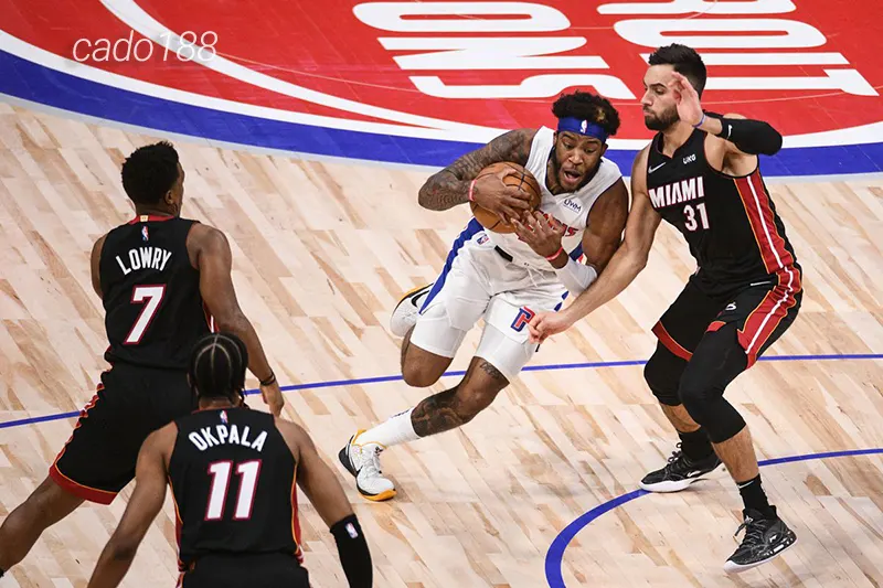Detroit Pistons nhận thêm một thất bại áp đảo khi làm khách trên sân nhà Boston Celtics Soi kèo bóng rổ Detroit Pistons vs Miami Heat ngày 17_12