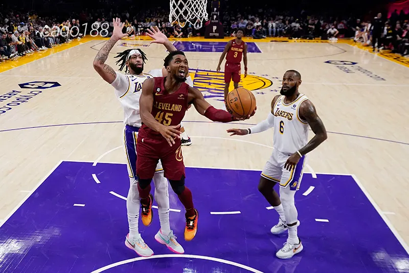 Cleveland Cavaliers gia tăng khoảng cách trên BXH miền Đông trong giai đoạn Boston Celtics sảy chân Soi kèo bóng rổ NBA LA Lakers vs Cleveland Cavaliers 1_1