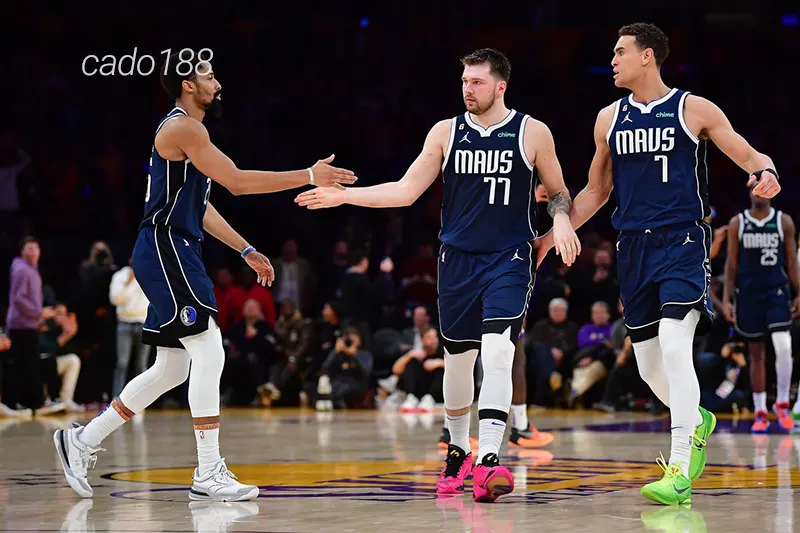 Dallas Mavericks có được chiến thắng vô cùng bất ngờ với đội hình thiếu vắng 2 chủ lực Soi kèo bóng rổ Dallas Mavericks vs PT Blazers ngày 10_1
