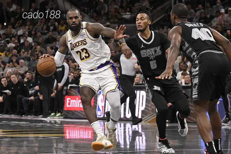 Soi kèo bóng rổ LA Lakers vs San Antonio Spurs ngày 14_1