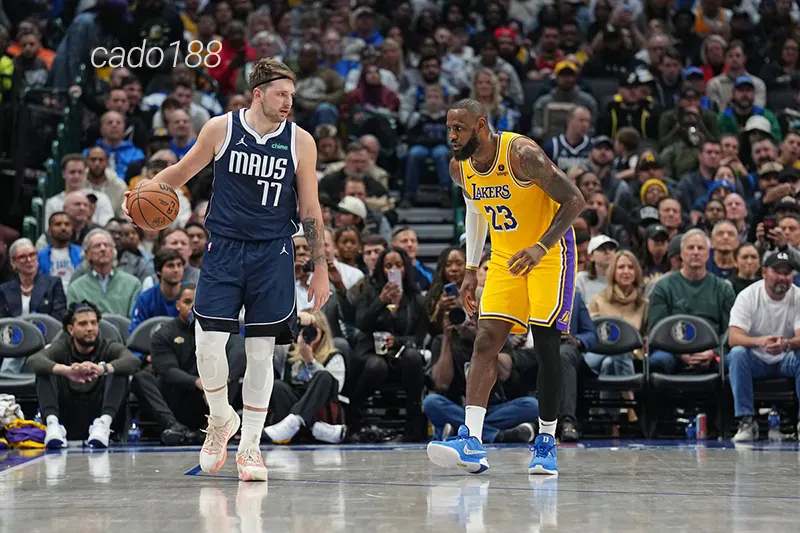 Dallas Mavericks lao dốc phong độ trong giai đoạn thiếu vắng hai trụ cột quan trọng Soi kèo bóng rổ NBA Dallas Mavericks vs LA Lakers ngày 8_1