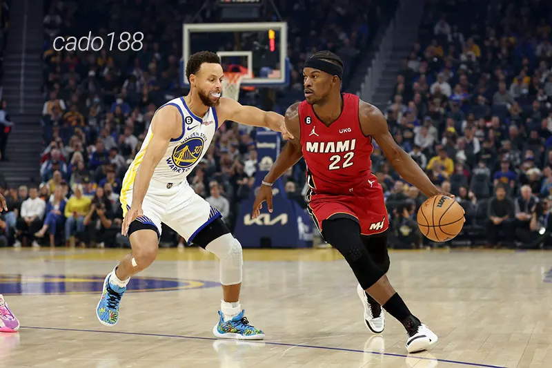 Những bất ổn bên ngoài sàn đấu đang ảnh hưởng lớn đến thành tích của Miami Heat Soi kèo bóng rổ NBA Golden State Warriors vs Miami Heat 8_1
