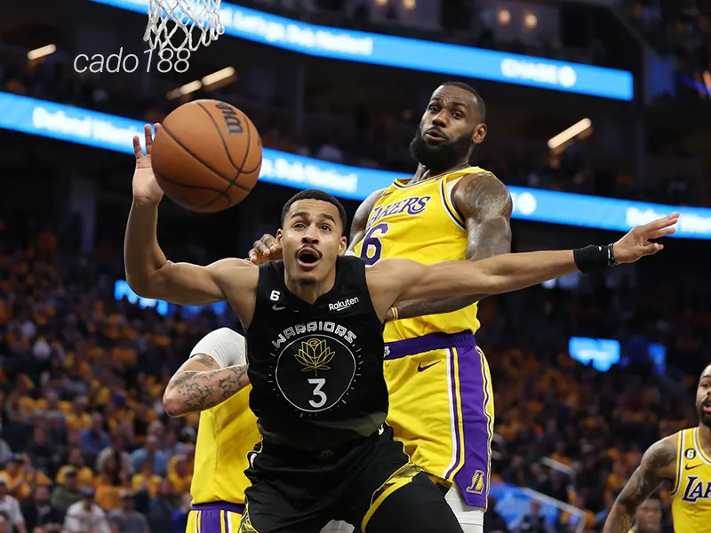 LA Lakers vẫn đang bay cao phong độ dù thiếu vắng Anthony Davis trong đội hình ra sân Soi kèo bóng rổ NBA LA Lakers vs Golden State Warriors 7_2