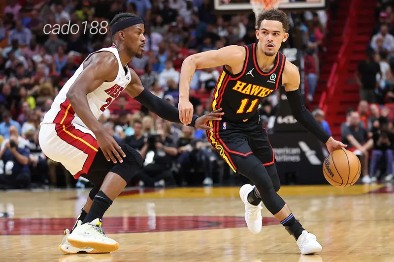 Ngôi sao vừa gia nhập Andrew Wiggins tiếp tục là nhân vật chính trong lối chơi của đoàn quân HLV Erik Spoelstra Soi kèo bóng rổ NBA Miami Heat vs Atlanta Hawks ngày 27_2