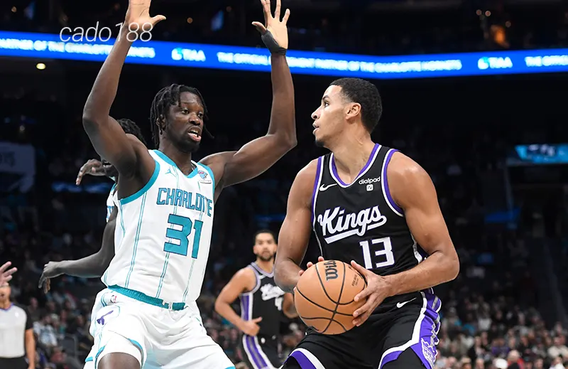 Đoàn quân HLV Doug Christie sẽ tiếp tục được chơi trên sân nhà và đụng độ Charlotte Hornets Soi kèo bóng rổ Sacramento Kings vs Charlotte Hornets 25_2