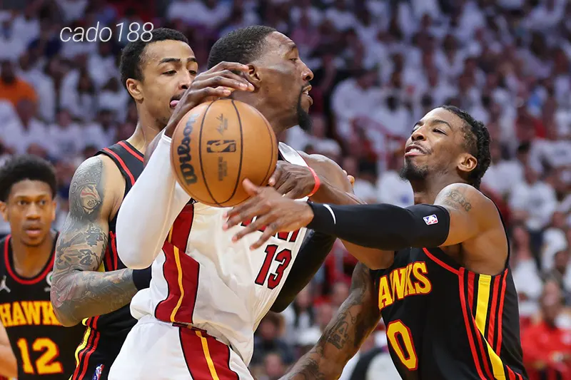 HLV Erik Spoelstra có vẻ như đã tìm ra phương án gắn kết các tay ném trong đội Soi kèo bóng rổ NBA Miami Heat vs Atlanta Hawks ngày 28_3
