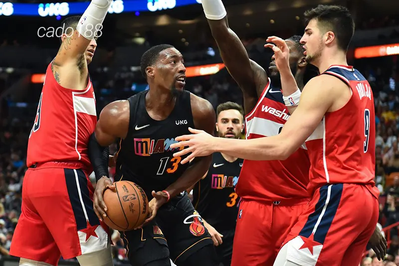 Khris Middleton vẫn như thường lệ là rào chắn vững chắc của đội bóng ở khâu phòng ngự Soi kèo bóng rổ NBA Miami Heat vs Washington Wizards 4_3