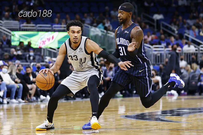 San Antonio Spurs vẫn chưa thể thoát khỏi chuỗi phong độ bết bát trong giai đoạn cuối mùa giải Soi kèo bóng rổ NBA San Antonio Spurs vs Orlando Magic 2_4