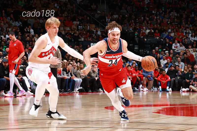 Washington Wizards dù đã thi đấu khởi sắc hơn nhưng chưa thể thoát khỏi vị trí chót Soi kèo bóng rổ Toronto Raptors vs Washington Wizards 9_3