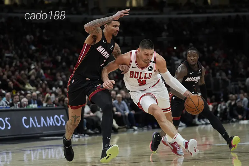 Soi kèo bóng rổ NBA Chicago Bulls vs Miami Heat ngày 17_4
