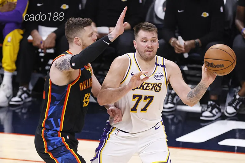 LA Lakers đang thi đấu rất nỗ lực để hướng đến tấm vé tham dự vòng playoffs tiếp theo Soi kèo bóng rổ NBA Oklahoma City Thunder vs LA Lakers 9_4