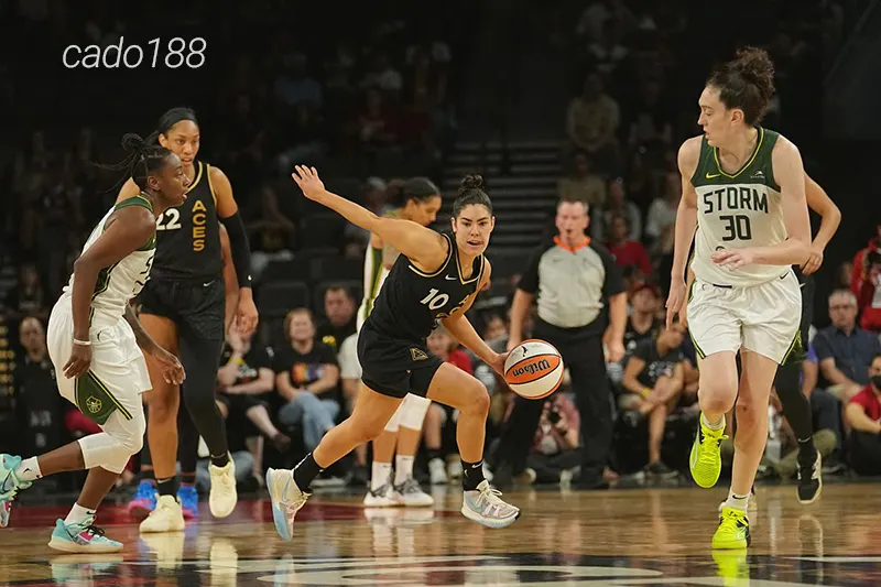 Hậu vệ ngôi sao Jewell Loyd là điểm sáng hiếm hoi trên hàng công đội bóng trận này Soi kèo bóng rổ WNBA Las Vegas Aces vs Seattle Storm 21_6