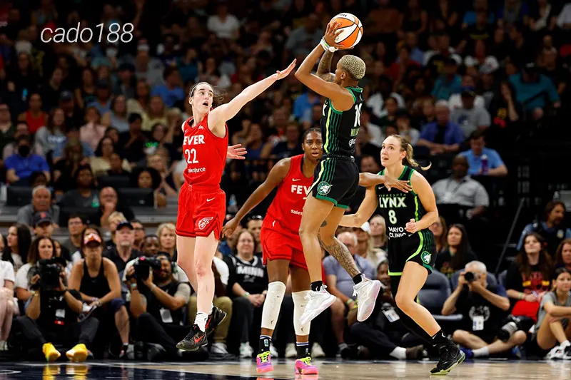 Đội khách cũng đang bay cao phong độ cùng sự tỏa sáng của tân bình tài năng Caitlin Clark Soi kèo bóng rổ WNBA Minnesota Lynx vs Indiana Fever 2_7
