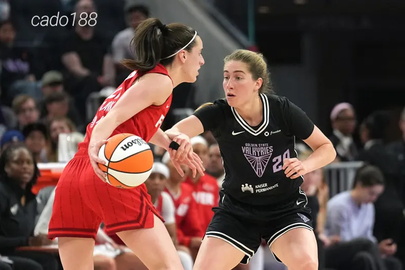Đội chủ nhà để thua khó hiểu trước Los Angeles Sparks và đánh mất cơ hội vươn lên BXH Soi kèo bóng rổ Indiana Fever vs Golden State Valkyries 9_7