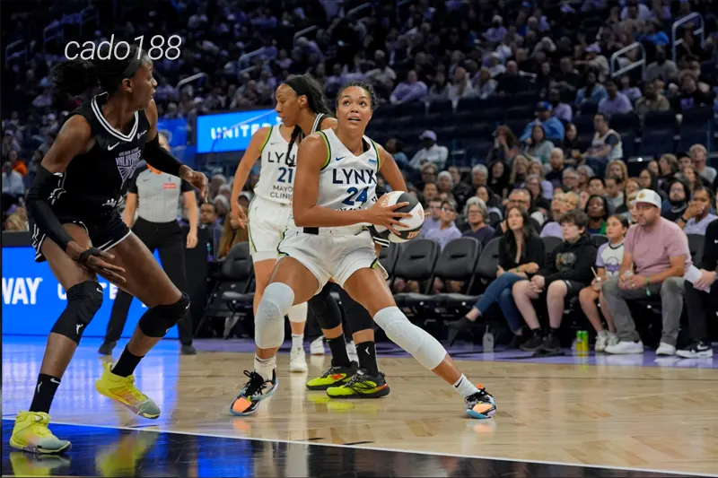 Đội khách cũng đang bay cao phong độ cùng sự tỏa sáng của tân bình tài năng Veronica Burton Soi kèo bóng rổ Minnesota Lynx vs Golden State Valkyries 6_7